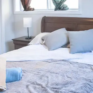 Lovely 1-br W Sofa Bed In The Heart Of Ndg , Montreal Canada