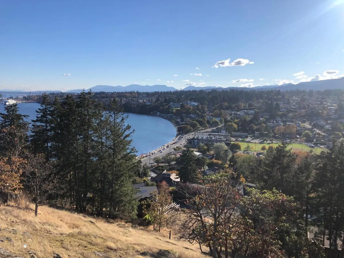 Apartment Bright Private Suite Near Departure Bay Beach Nanaimo Canada