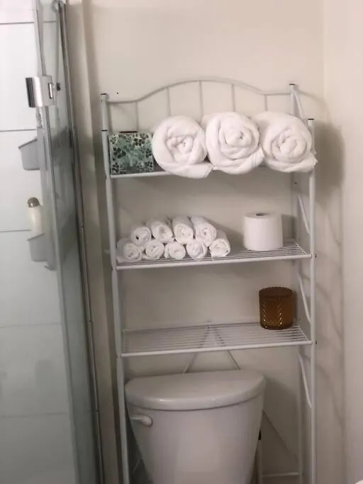 Bright Private Suite Near Departure Bay Beach Nanaimo Apartment