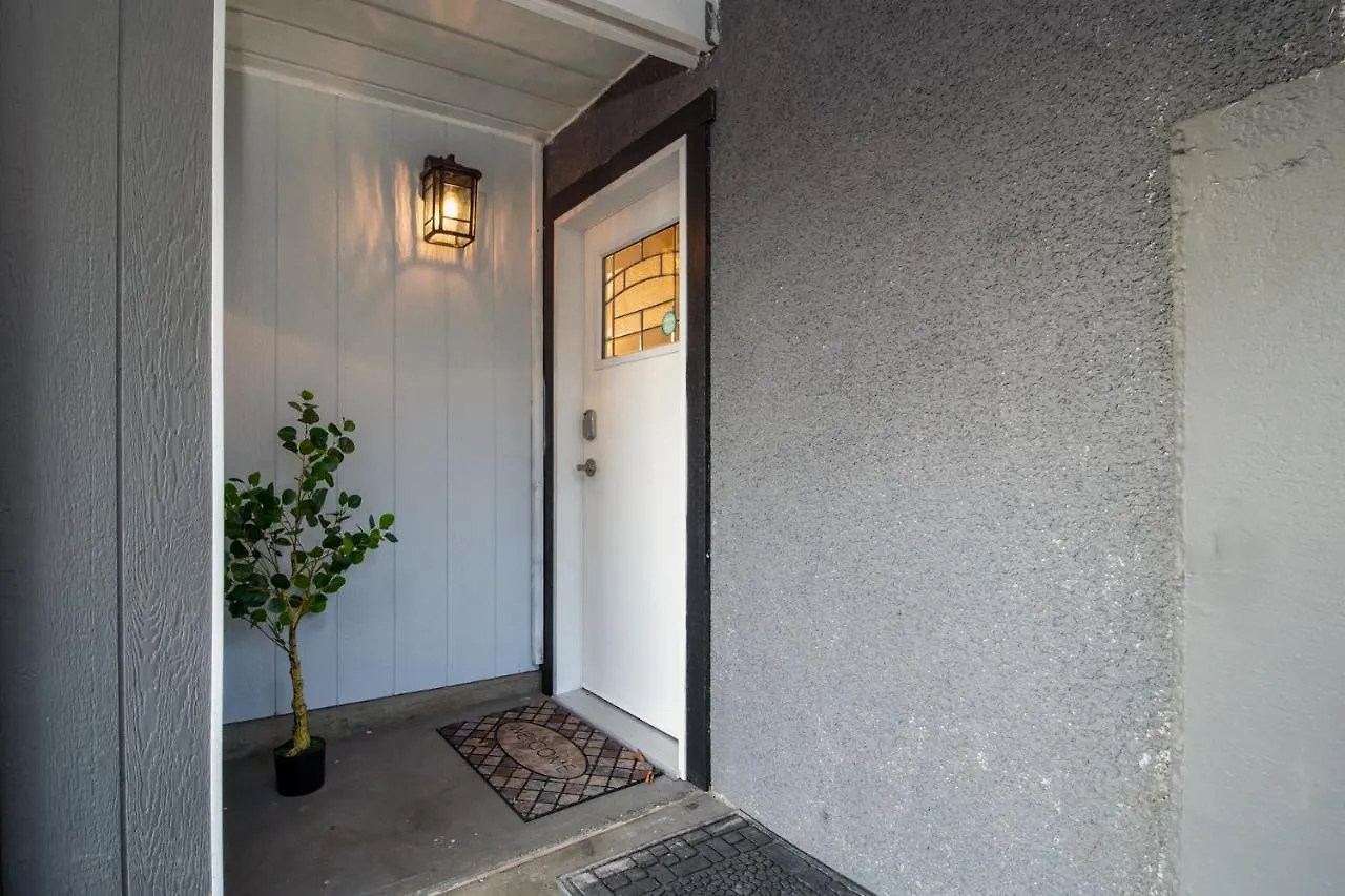 Apartment Bright Private Suite Near Departure Bay Beach Nanaimo Canada