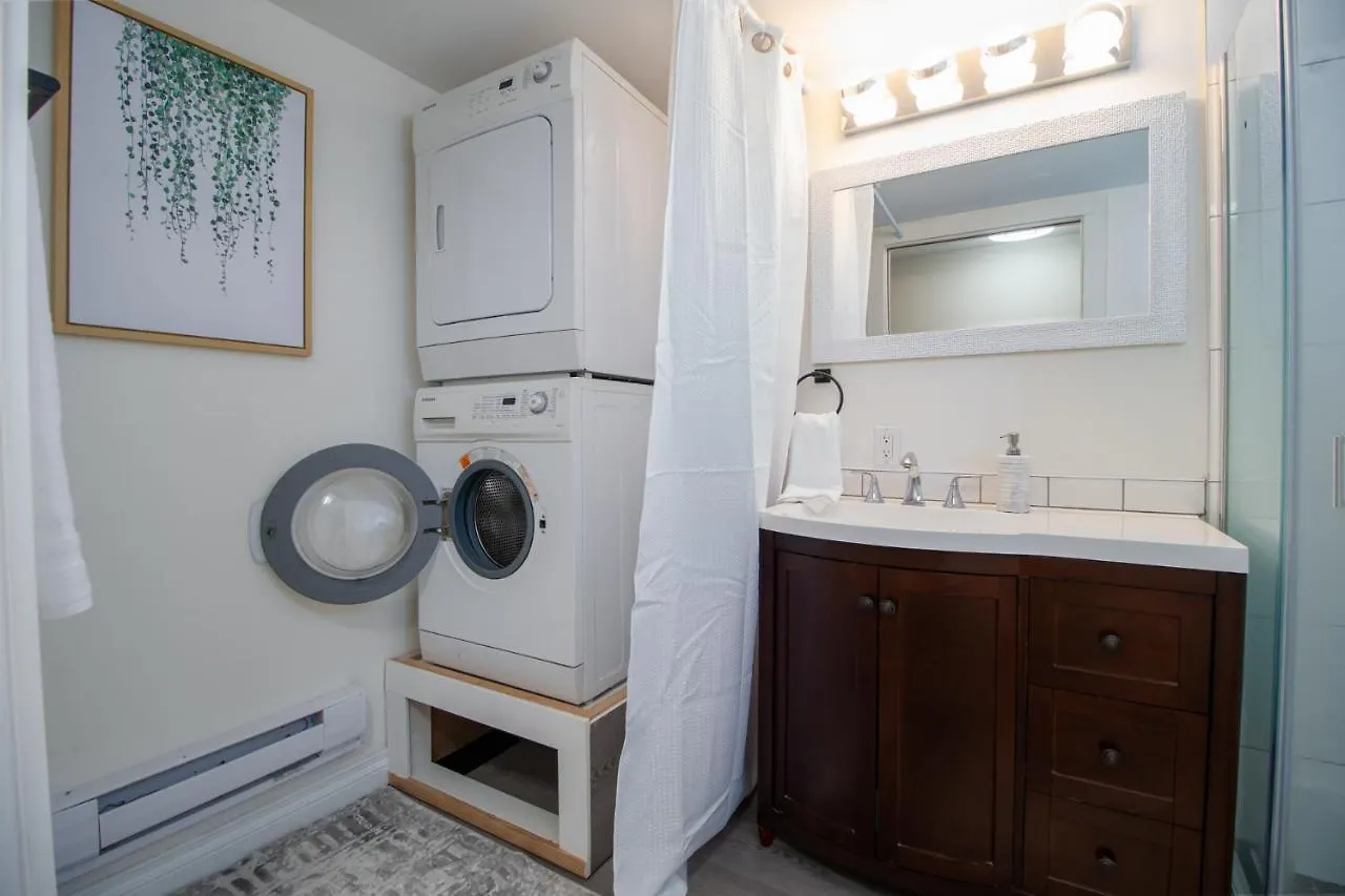 Bright Private Suite Near Departure Bay Beach Nanaimo Apartment