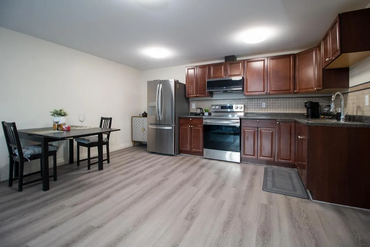 Bright Private Suite Near Departure Bay Beach Nanaimo