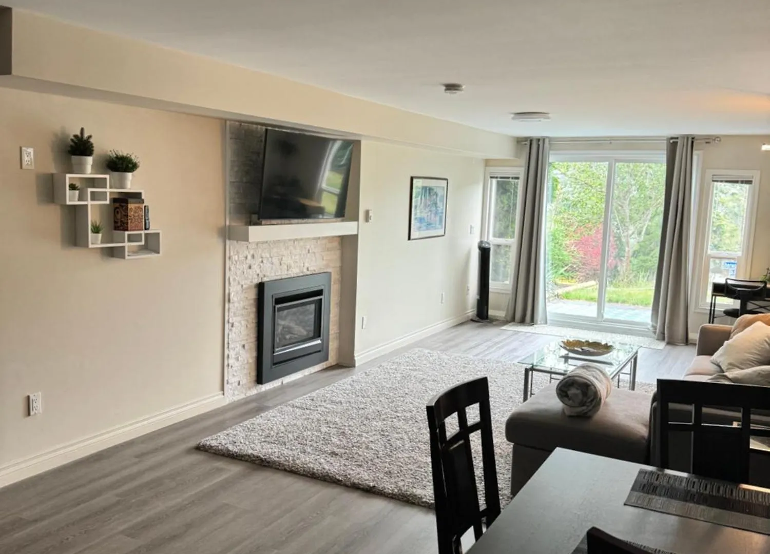 Bright Private Suite Near Departure Bay Beach Nanaimo